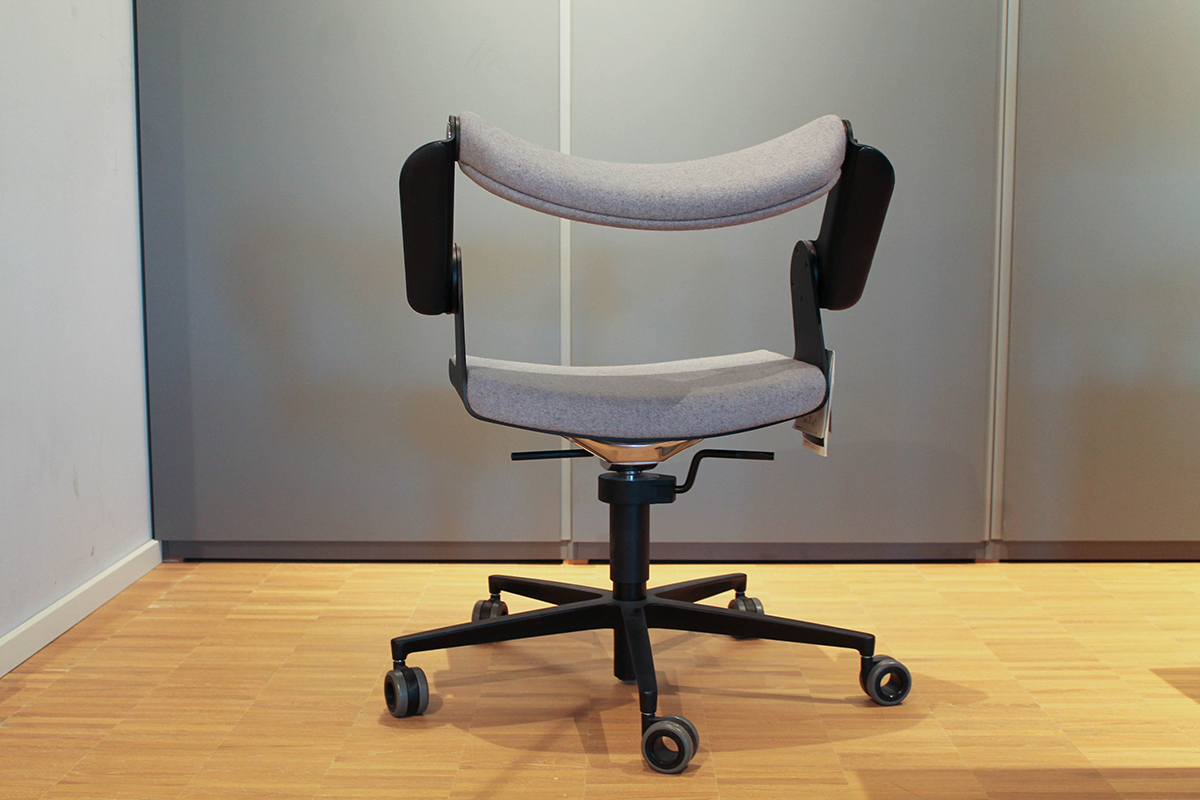 Bürodrehstuhl / Stehsitz-Stuhl Balance.Chair von König & Neurath