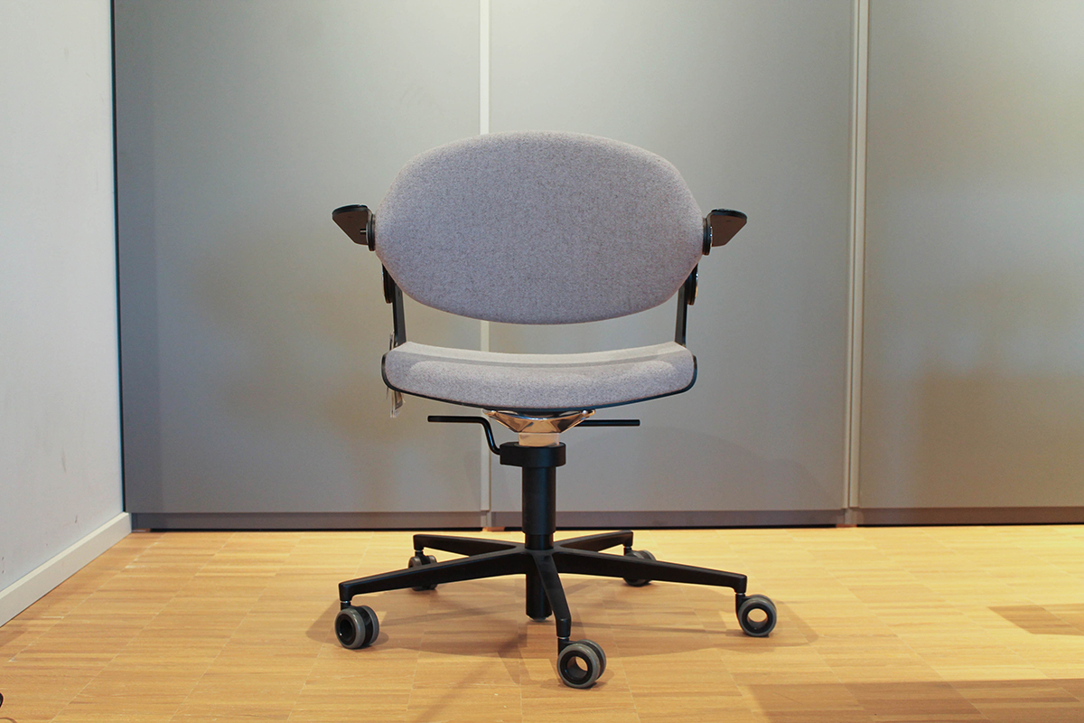 Bürodrehstuhl / Stehsitz-Stuhl Balance.Chair von König & Neurath im Sale