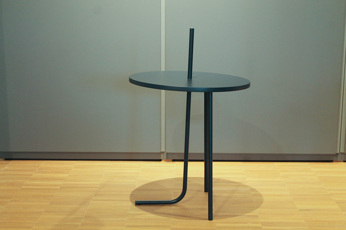 Beistelltisch Bond in Grau-Blau von COR im Sale