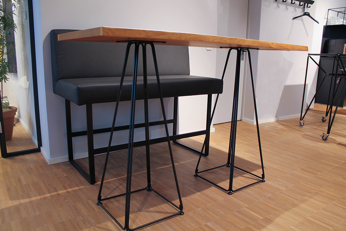 Bartisch / Stehtisch Lunar von Scholtissek