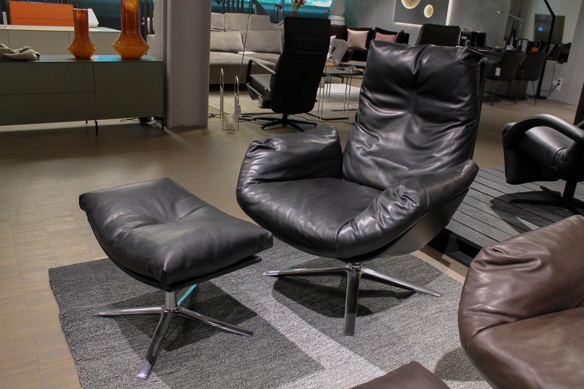 Sessel Cordia Lounge inkl. Hocker, Leder schwarz von COR im Sale