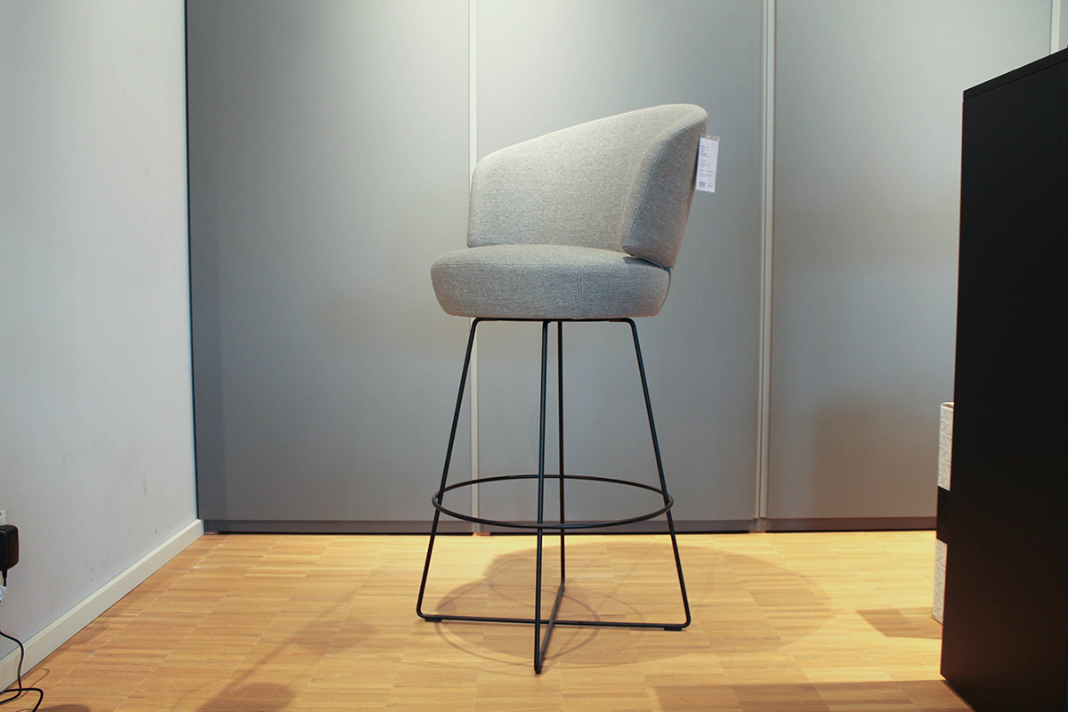 Barstuhl Trick von Werther