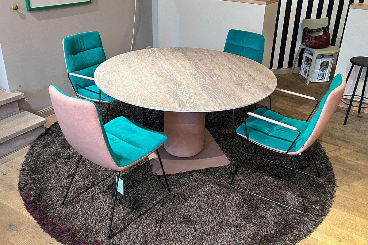 Esstisch Gaia mit Stuhlgruppe Arva Light von KFF für 4.990 €