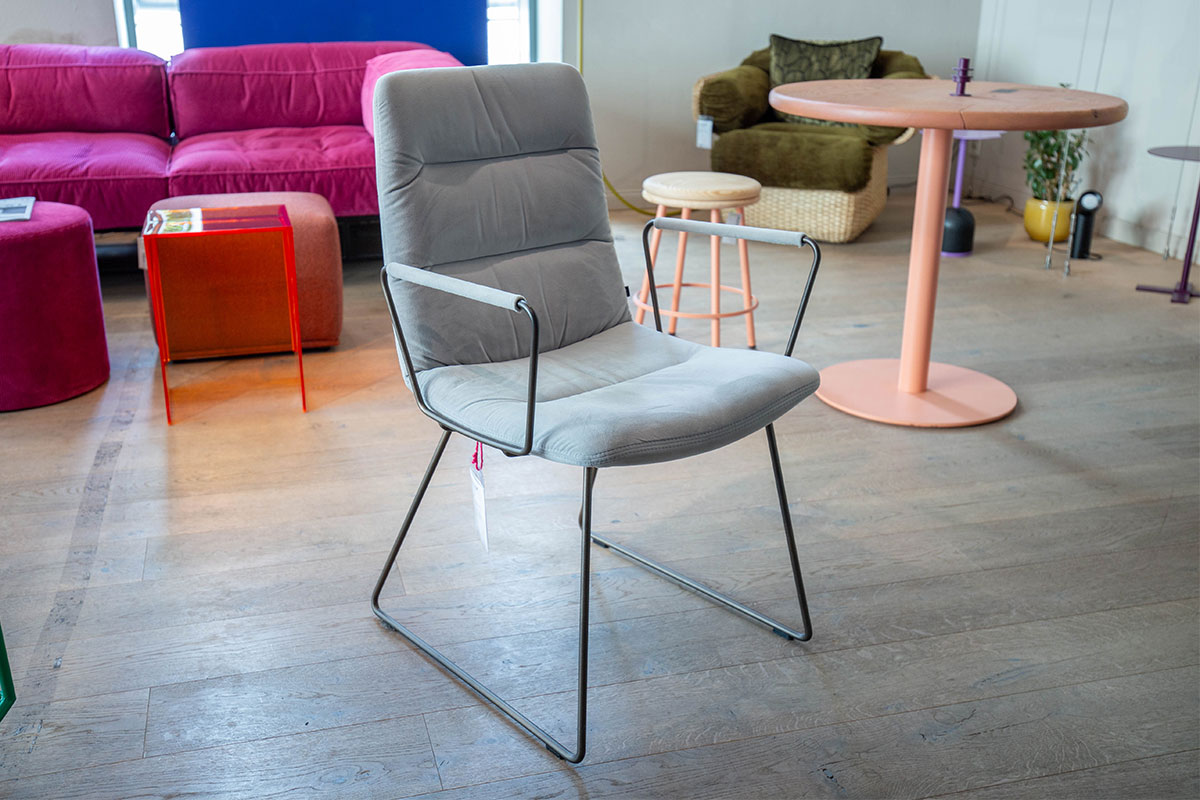 Stuhl Arva light mit Armlehne von KFF für 590 €