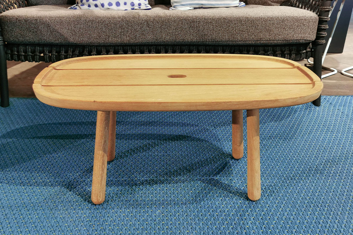 Outdoor-Couchtisch Royal groß von Cane-line für 490 € Outdoor-Couchtisch Royal groß von Cane-line für 490 €