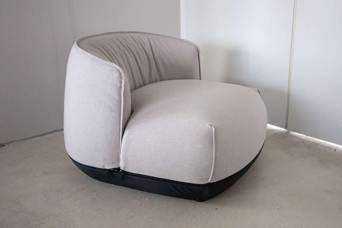 Outdoor-Loungesessel Brioni hellgrau von Kristalia im Sale