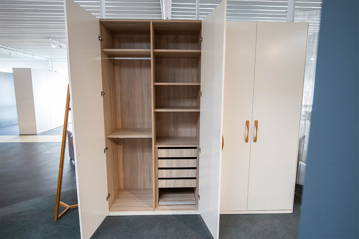 Kleiderschrank Refugium B 240 cm von Cramer Holzmanufaktur