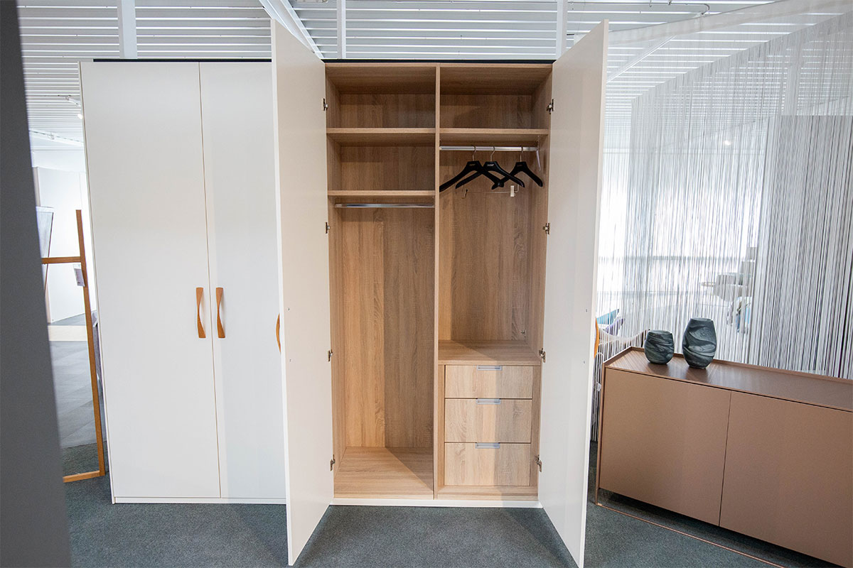 Kleiderschrank Refugium B 240 cm von Cramer Holzmanufaktur