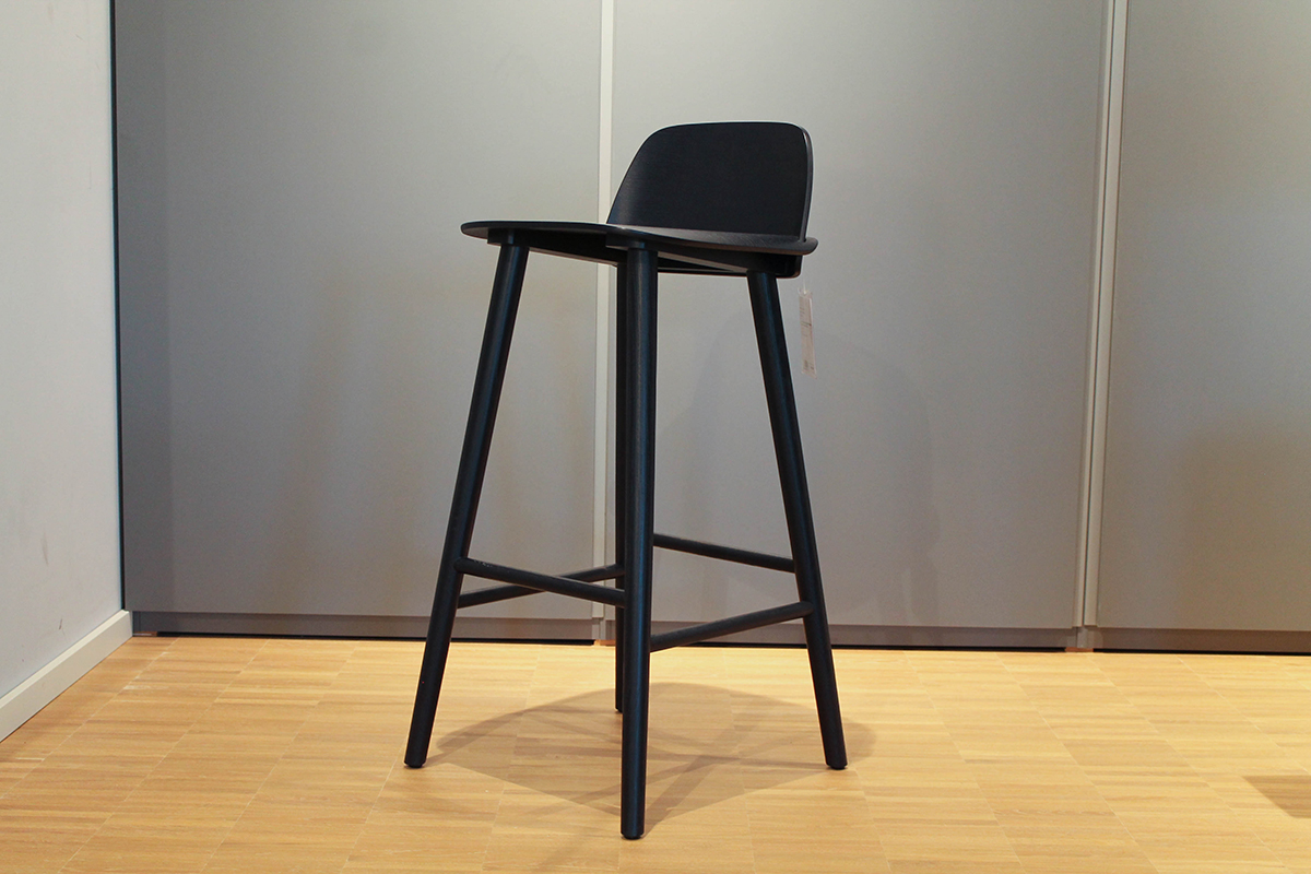 Barhocker Nerd in Midnight Blue von Muuto