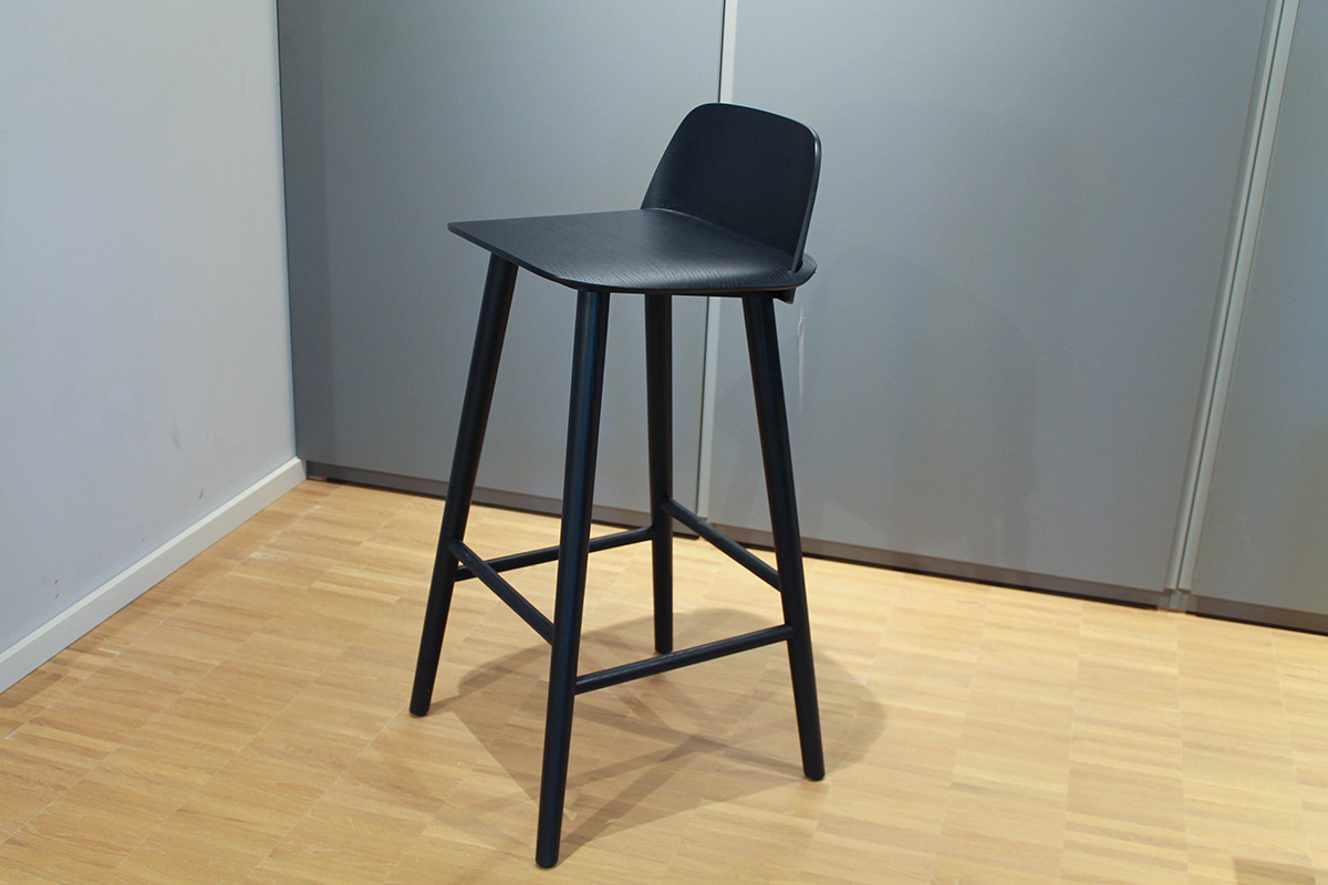 Barhocker Nerd in Midnight Blue von Muuto