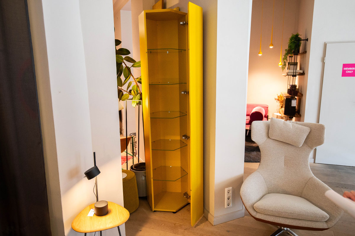 Schrank Exagon honiggelb von Mogg