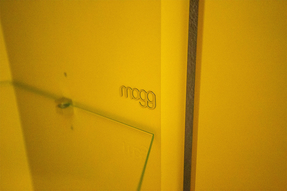 Schrank Exagon honiggelb von Mogg