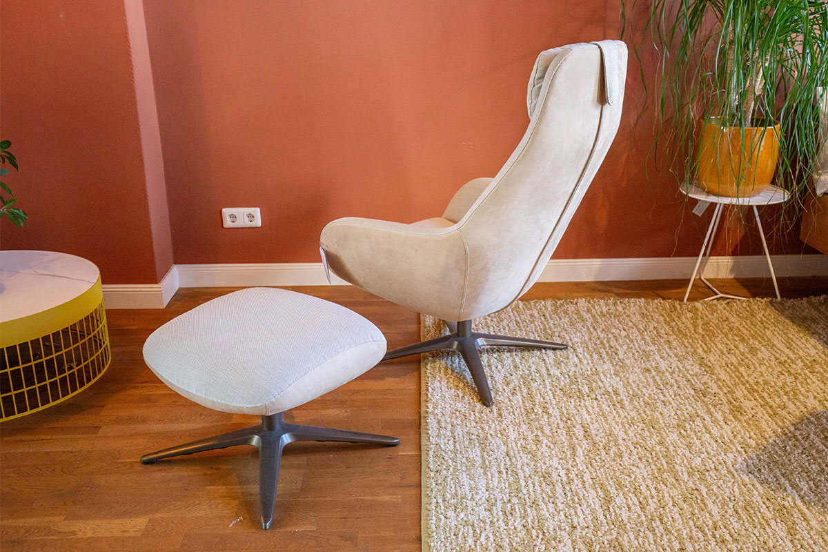 Sessel Spot Two inkl. Hocker von Pode