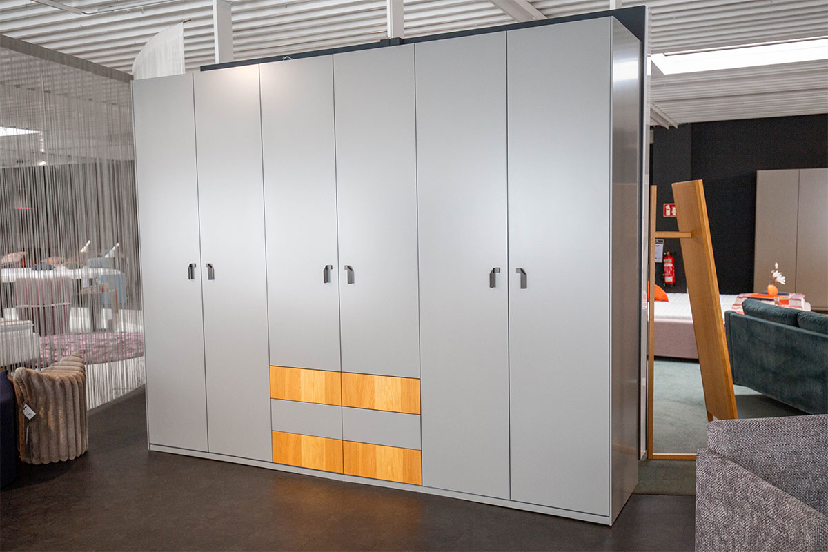 Kleiderschrank Refugium B 298 cm von Cramer Holzmanufaktur