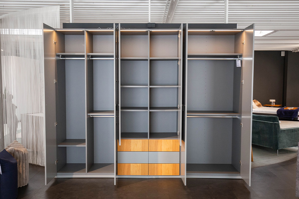 Kleiderschrank Refugium B 298 cm von Cramer Holzmanufaktur