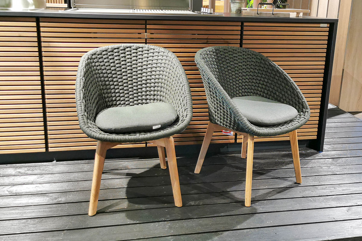 2er-Set Outdoor-Sessel Peacock von Cane-line für 1.090 € 2er-Set Outdoor-Sessel Peacock von Cane-line für 1.090 €