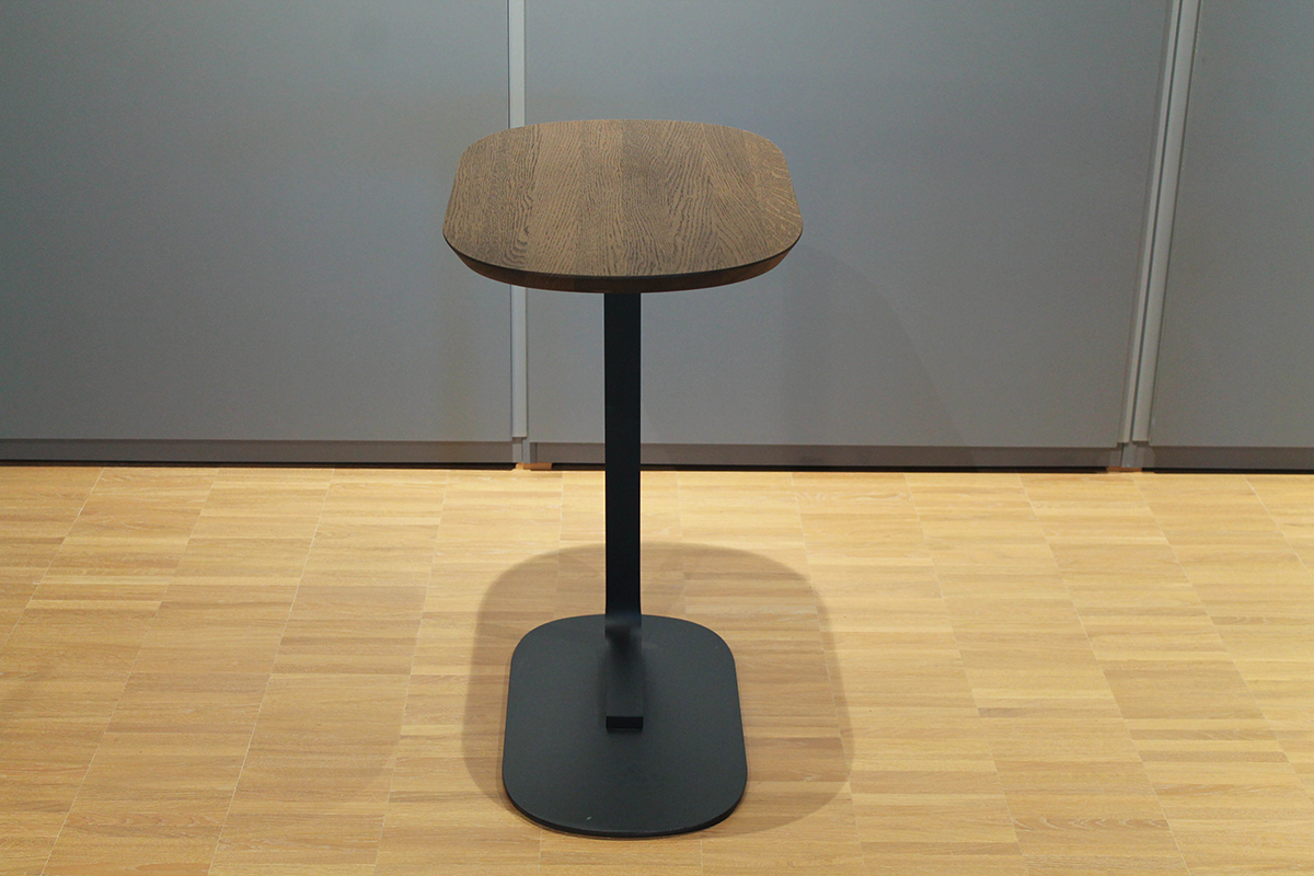 Beistelltisch Relate mit Holz-Tischplatte von Muuto