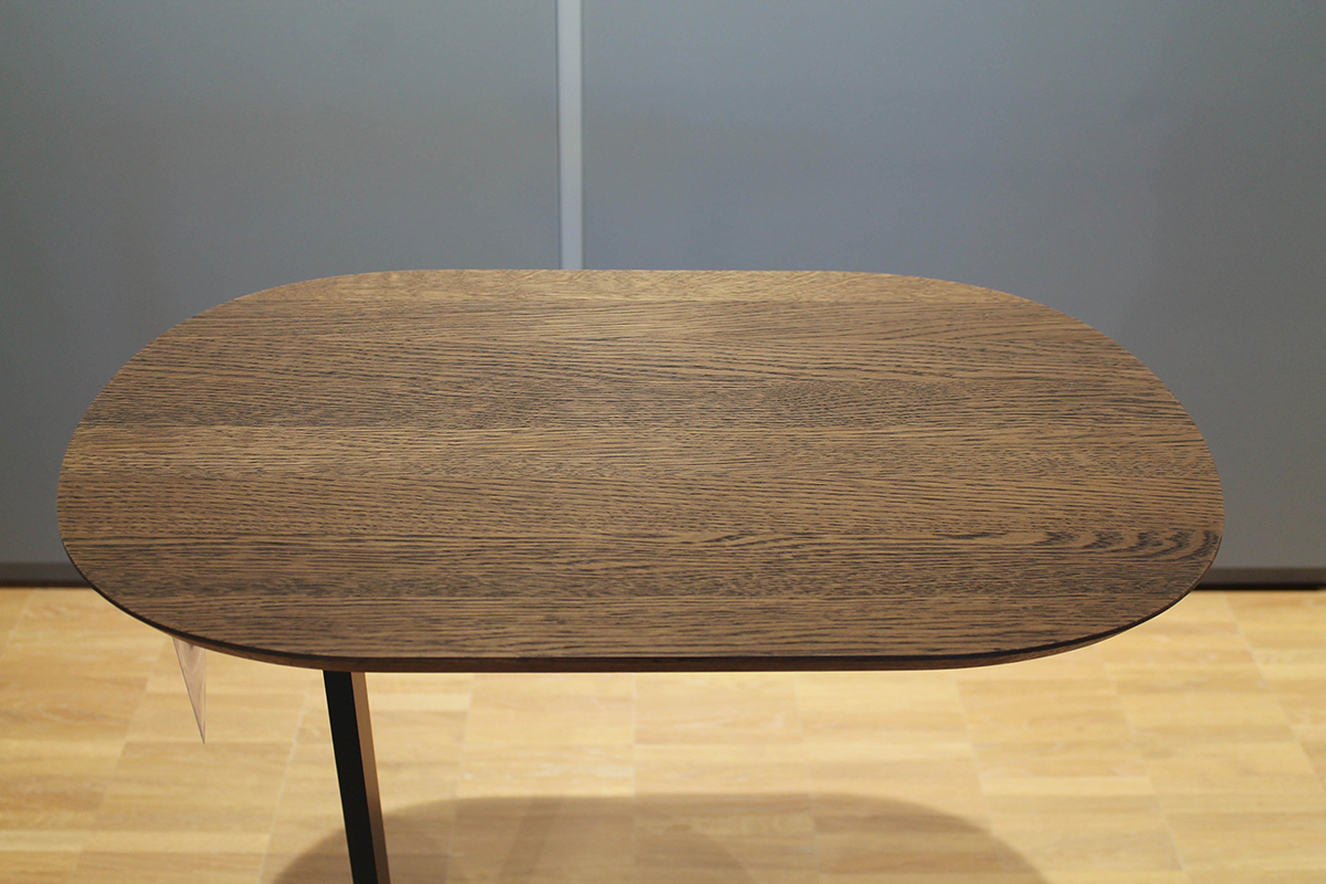 Beistelltisch Relate mit Holz-Tischplatte von Muuto