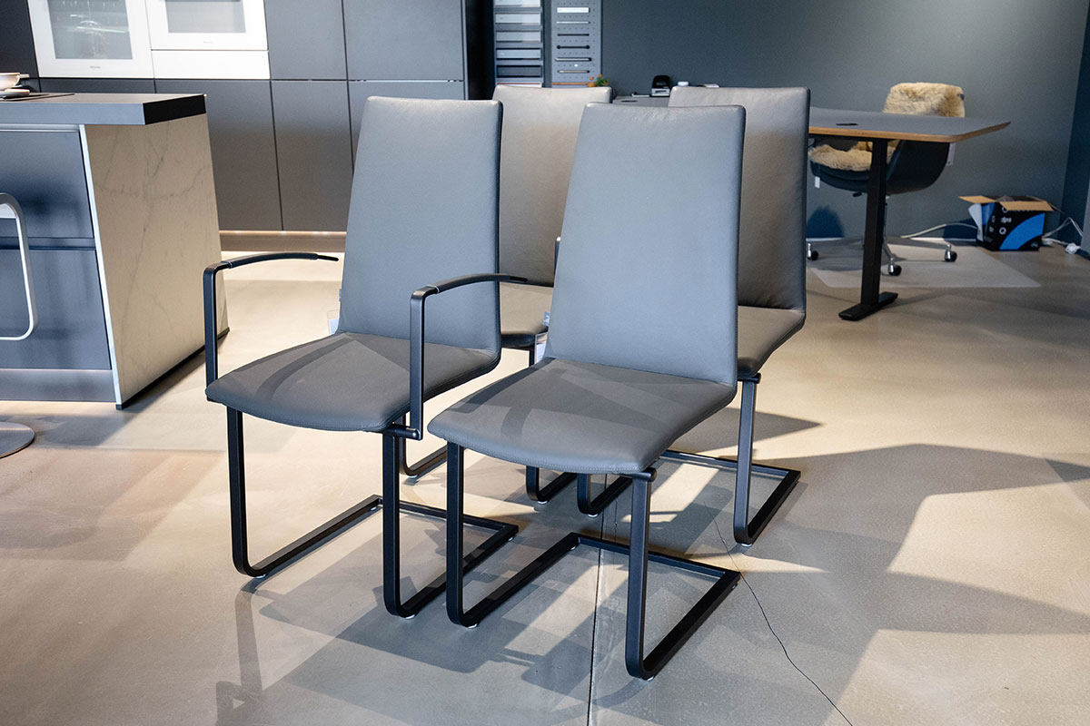 Stuhl Kama 4er Gruppe von Bacher f&uuml;r 2.995 &euro;