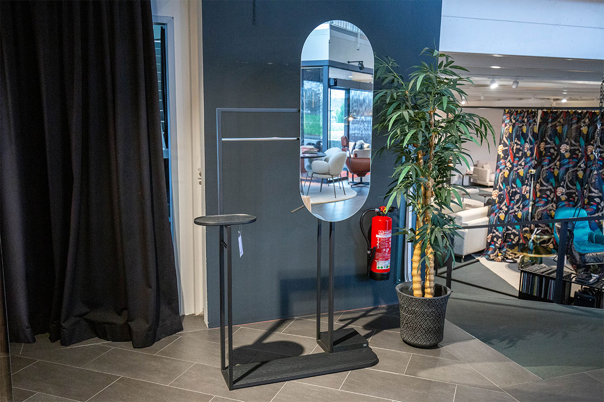 Garderobe Stummer Diener 907 mit Spiegel  von Rolf Benz