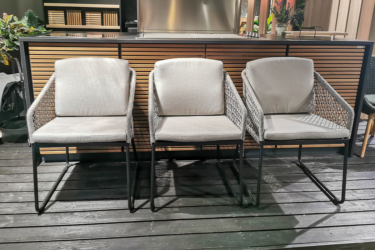 Outdoor-Stuhlgruppe Odea von Stern im Sale