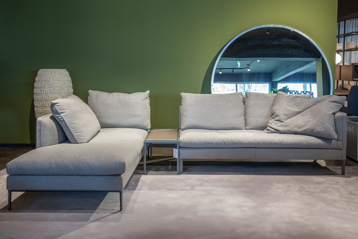 Sofa Paul von Molteni für 9.490 € Sofa Paul von Molteni für 9.490 €