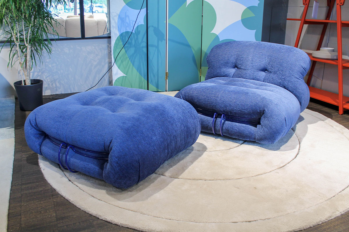 Sessel Soriana 944 inkl. Hocker von Cassina für 7.890 € Sessel Soriana 944 inkl. Hocker von Cassina für 7.890 €