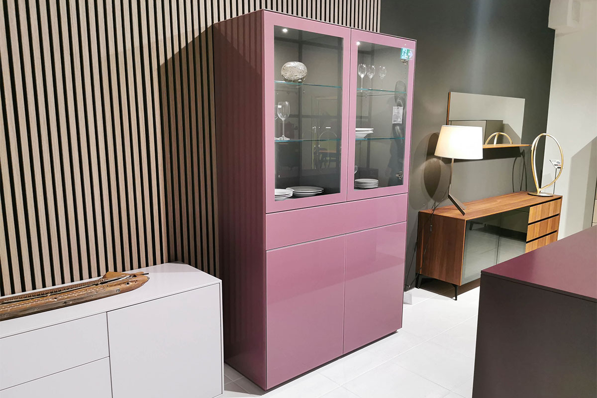 Vitrine Velare Rosewood von Cramer Holzmanufaktur f&uuml;r 3.690 &euro;