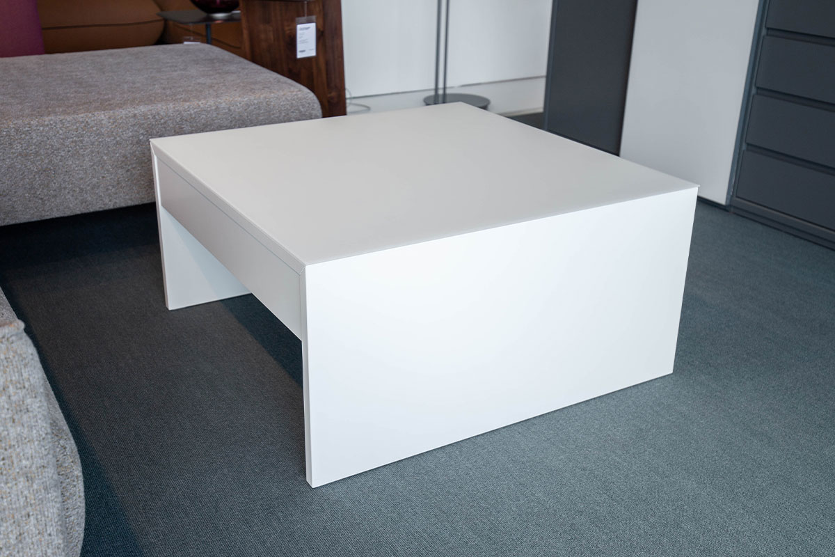 Couchtisch Arcum von Cramer Holzmanufaktur im Sale