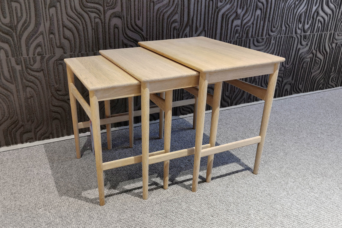 3er Set Beistelltische Nesting Tables Eiche geseift von Carl Hansen im Sale