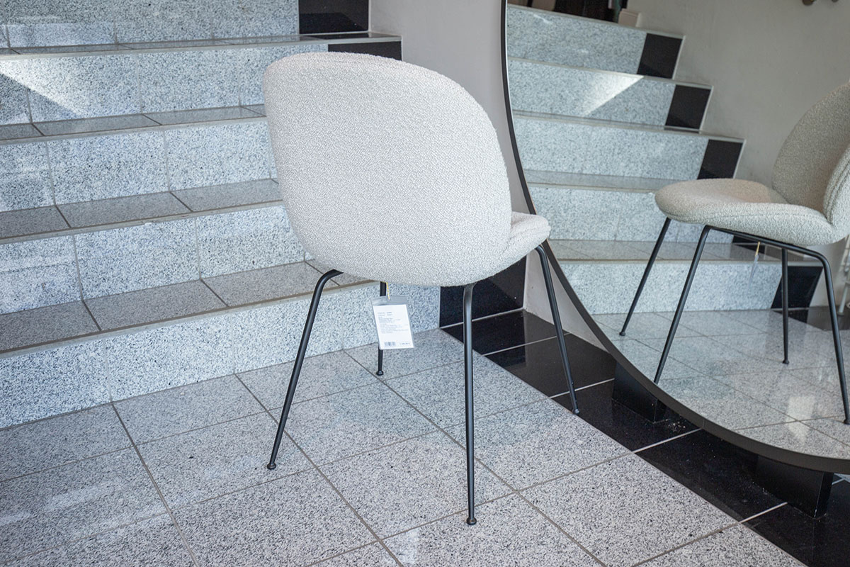 Stuhl Beetle Stoff von Gubi