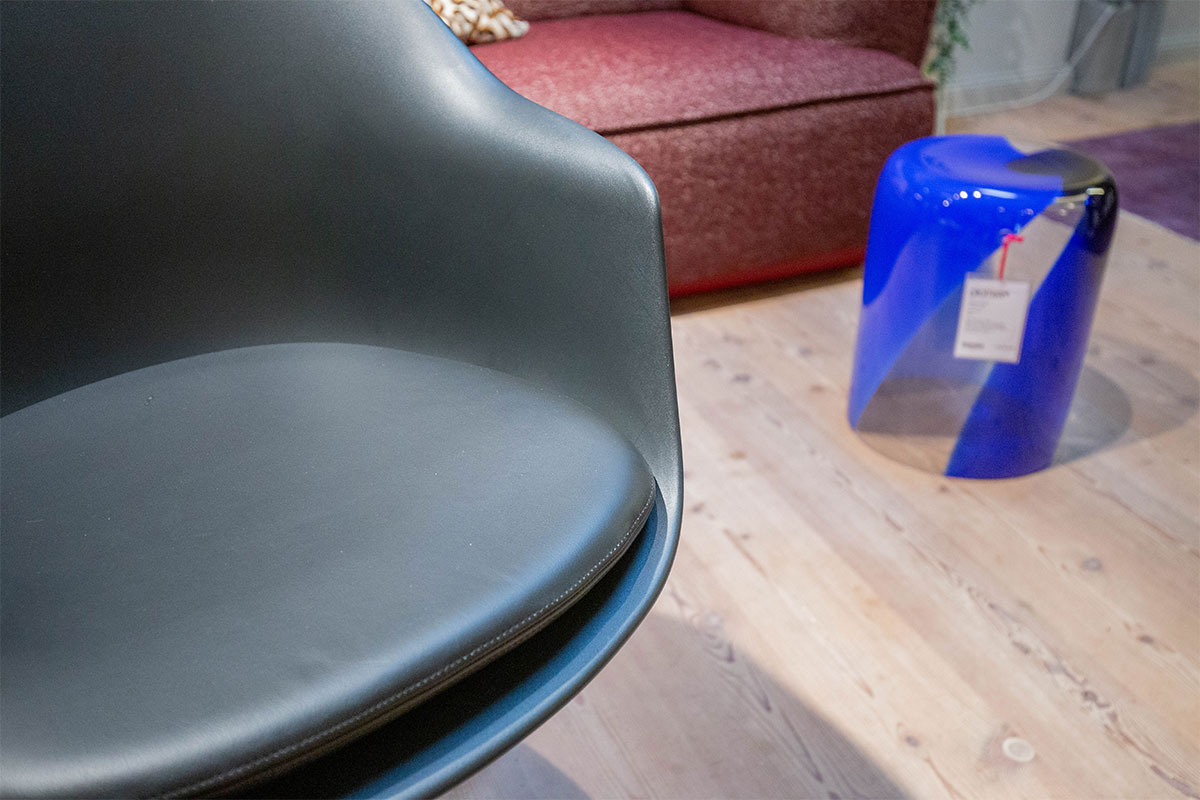 Stuhl Bat Meeting Chair von Gubi