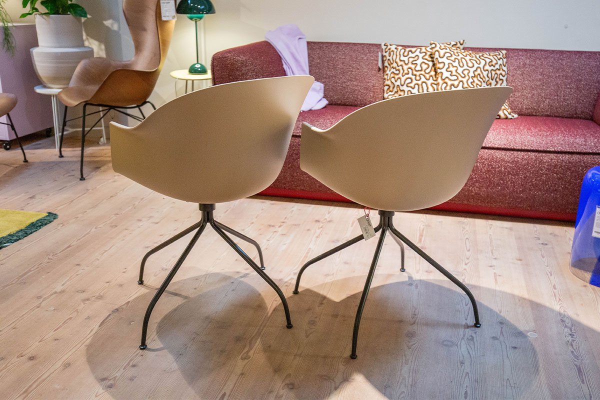 2er-Set Stuhl Bat Meeting Chair von Gubi