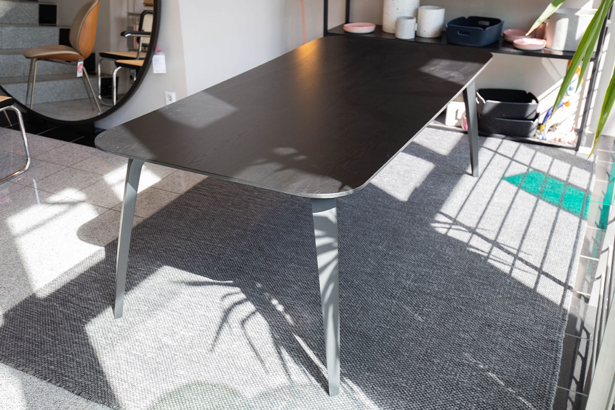 Esstisch Gubi Dining Table von Gubi