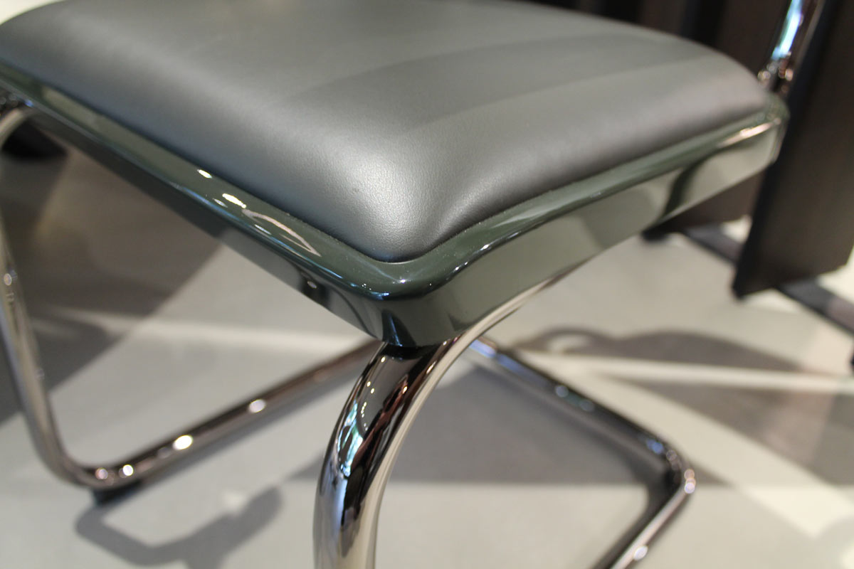 Freischwinger S64 P, Serious 03 graphite green (2x vorhanden) von Thonet