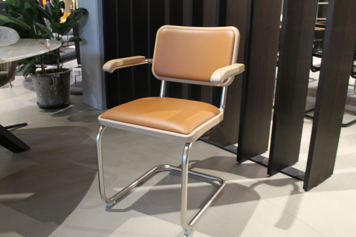 Freischwinger S64 P, Nordic 02 burnt walnut von Thonet für 1.690 € Freischwinger S64 P, Nordic 02 burnt walnut von Thonet für 1.690 €