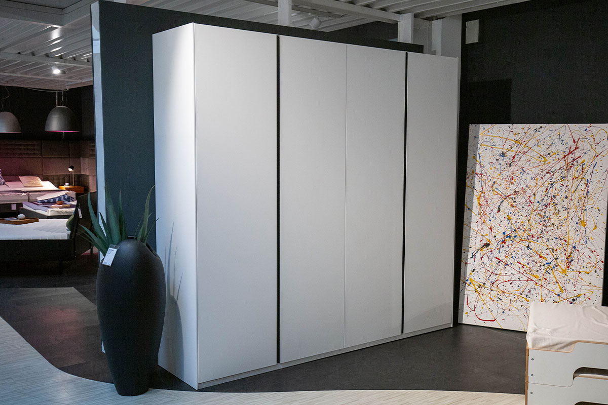 Kleiderschrank Refugium B 250 cm von Cramer Holzmanufaktur im Sale