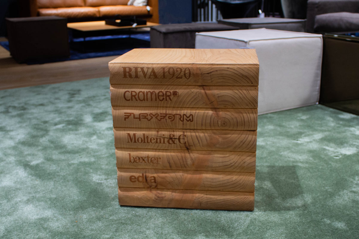 Ausstellungstück im Sale: Holzhocker Libri von Riva für 390 €