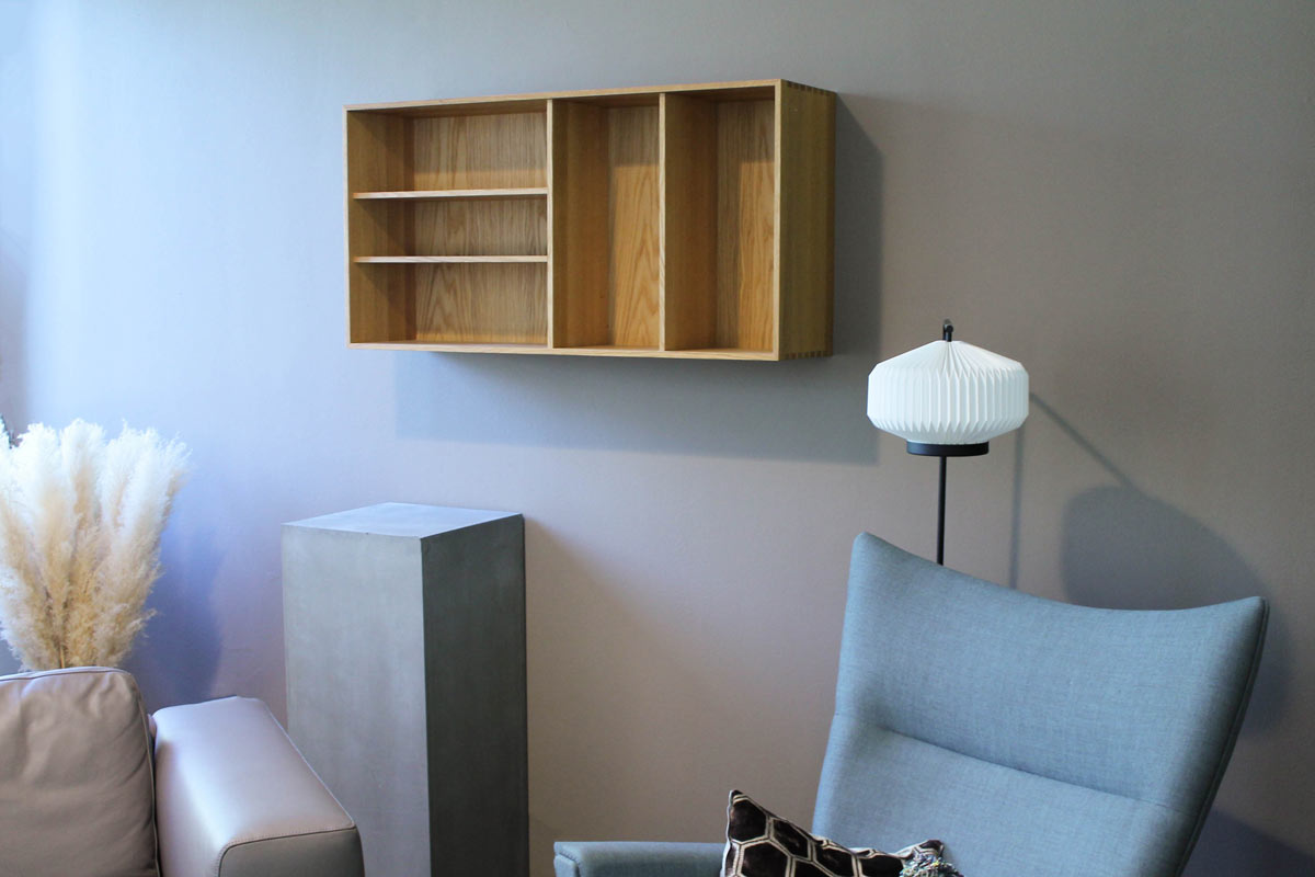 B�cherregal FK63, wandh�ngend von Carl Hansen