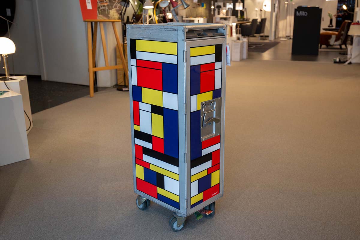 Ausstellungstück im Sale: Flugzeugtrolley Used Artwork blocks von Bordbar für 869 €