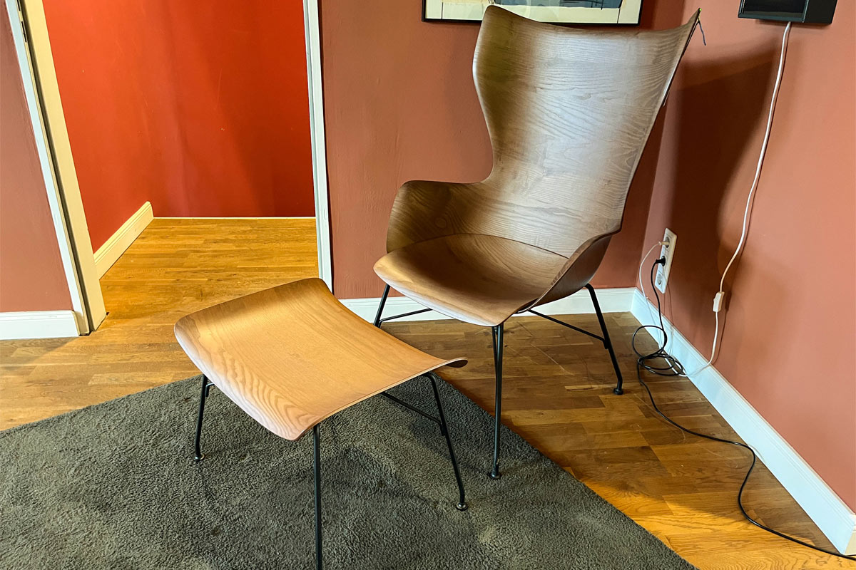 Ausstellungstück im Sale: Sessel K-Wood inkl. Hocker von Kartell für 1.900 €