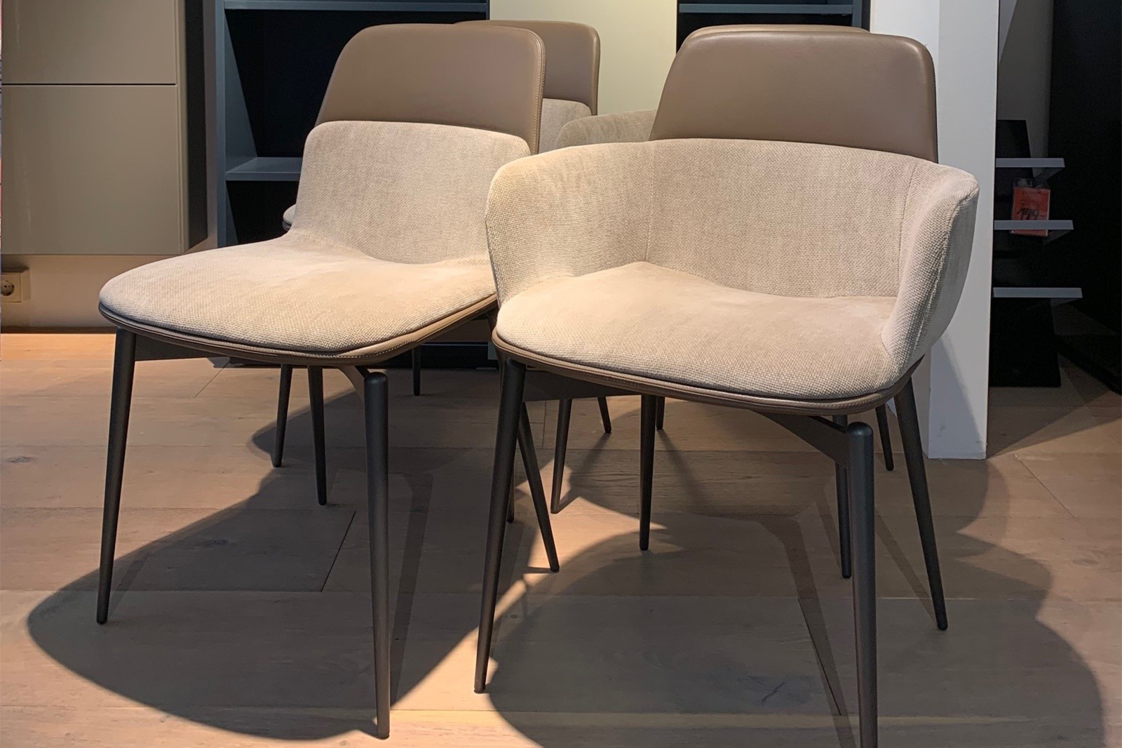 Ausstellungstück im Sale: Stuhlgruppe Barbican von Molteni für 3.990 €