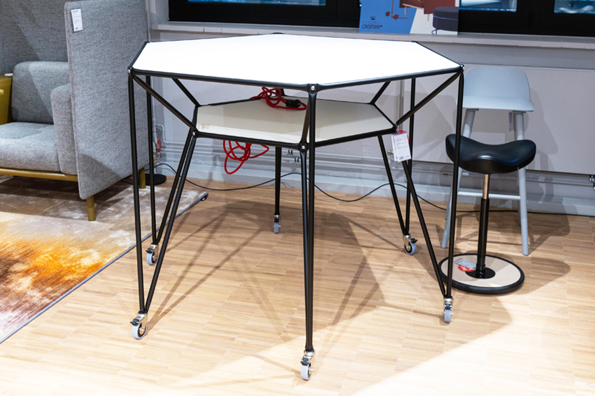 Ausstellungstück im Sale: Stehtisch DT-Line Table T6 von System 180 für 1.350 €