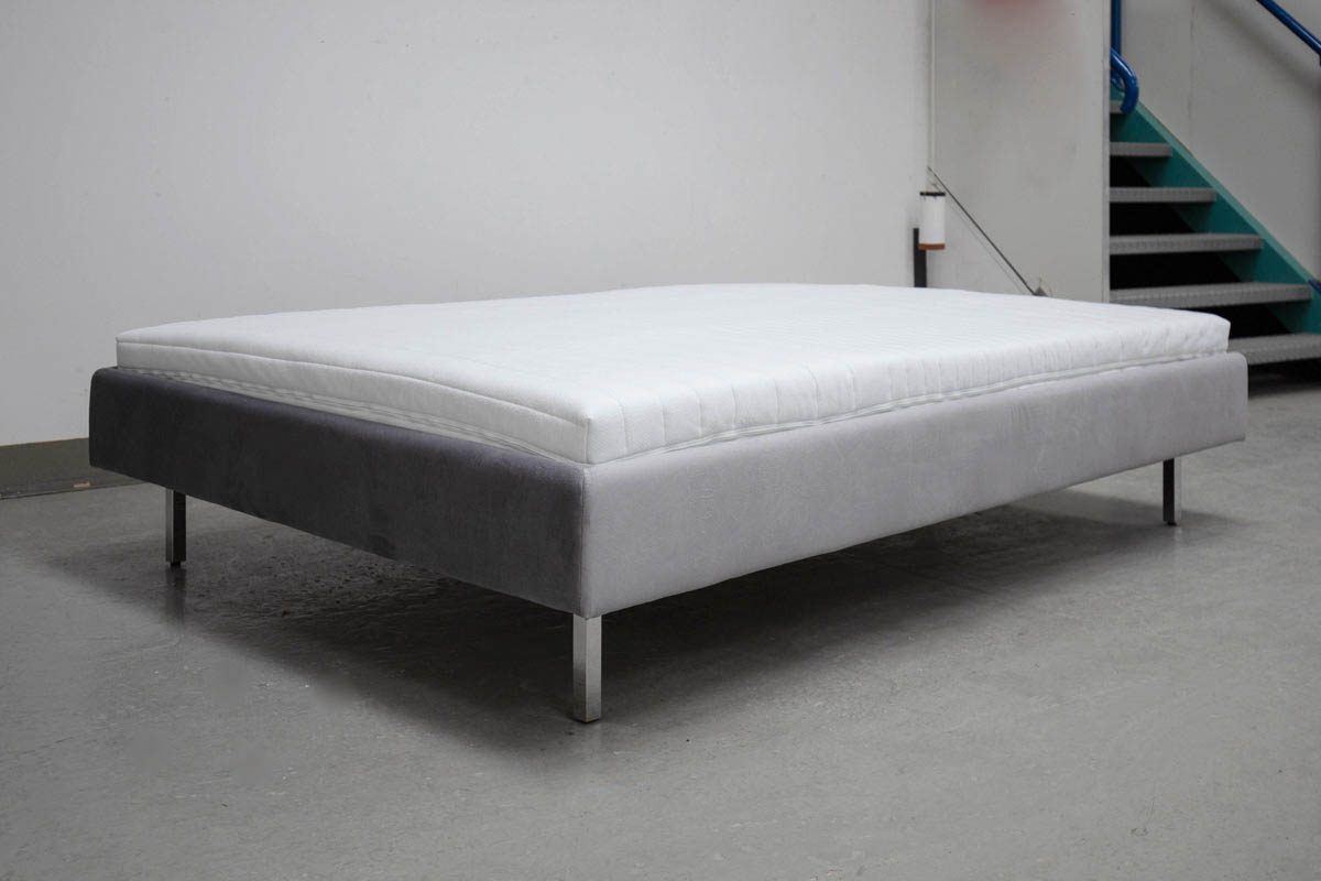 Ausstellungstück im Sale: Bett Corner inkl. Matratze und Lattenrost von Cramer Polstermanufaktur für 1.945 €