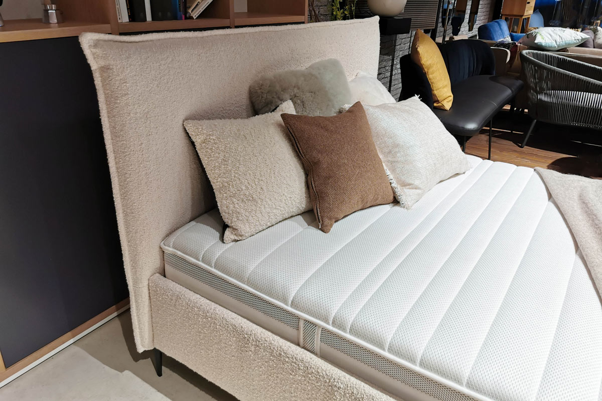 Polsterbett Soraya inkl. Lattenrahmen von Signet